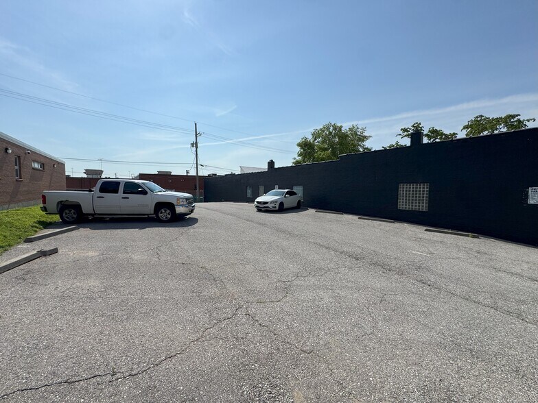 More Photos Of 1525-1527 Locust St, Kansas City General Retail For Lease
