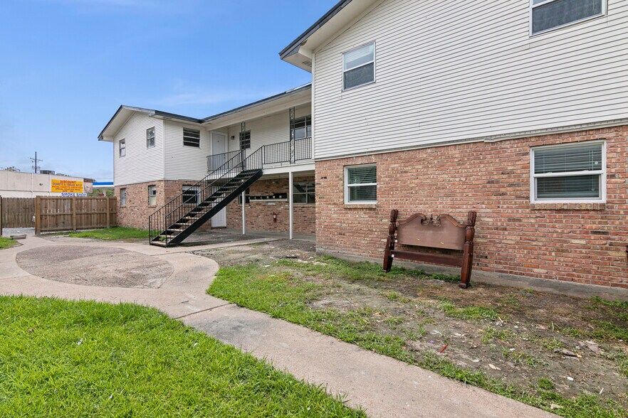 More Photos Of 2575 Primrose St, Beaumont Apartments For Sale