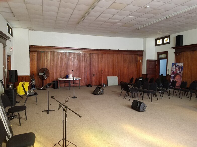 More Photos Of 5760 Bartmer Ave, Saint Louis Specialty For Sale