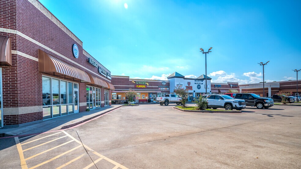 More Photos Of 660-688 Fm-517, Dickinson Unknown For Lease