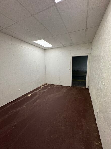 More Photos Of 9182 S US Highway 79, Palestine Service For Sale