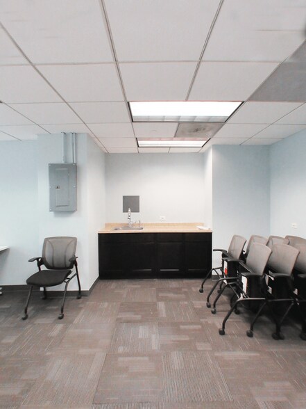 More Photos Of 105 W Madison St, Chicago Office Residential For Lease