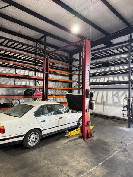 More Photos Of 5835 Star Ln, Houston Warehouse For Lease