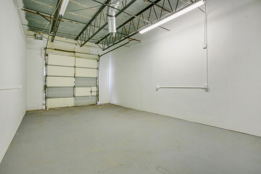 More Photos Of 1500-1536 S Dixie Hwy, Pompano Beach Showroom For Lease