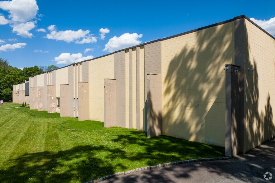 More Photos Of 5 Dwight Pl, Fairfield Warehouse For Lease