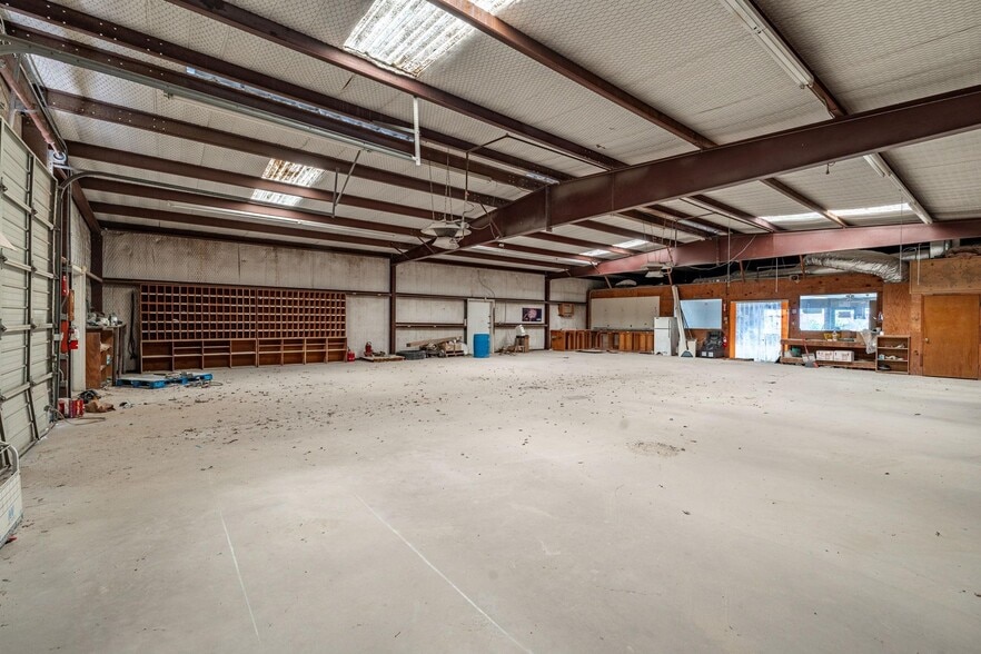 More Photos Of 1208 E Washington St, Stephenville Industrial For Sale