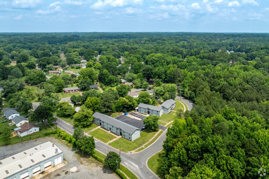 More Photos Of 2607 Cedarhurst Dr, Charlotte Apartments For Sale