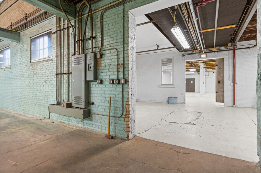 More Photos Of 350 N Center St, Brandon Industrial For Sale
