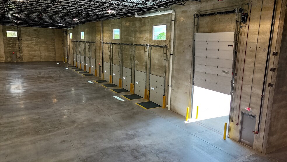 More Photos Of 2290 White Oak Cir, Aurora Warehouse For Lease