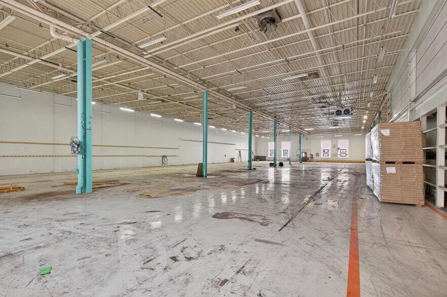 More Photos Of 700 Dura Beauty Ln, Wisconsin Rapids Warehouse For Lease