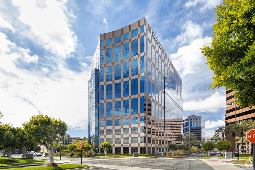 More Photos Of 2040 Main St, Irvine Unknown For Lease