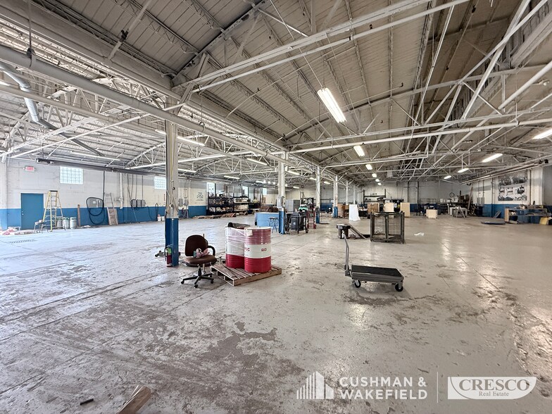More Photos Of 5446-5454 Dunham Rd, Maple Heights Manufacturing For Lease