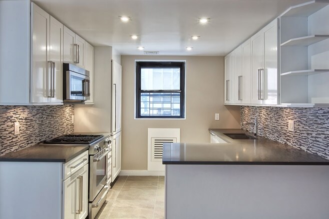 More Photos Of 301 E 47th St, New York Apartments For Lease