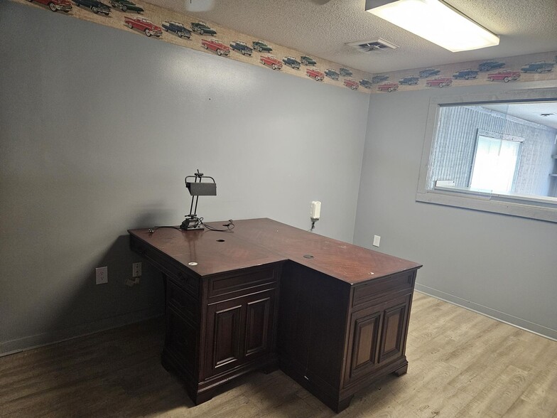More Photos Of 125 Old Number Six Hwy, Saint Matthews Warehouse For Lease