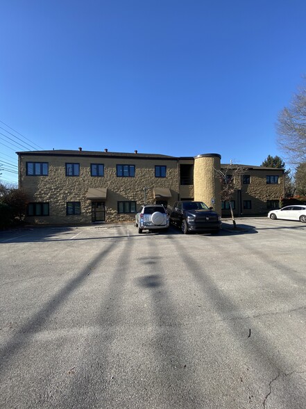 More Photos Of 10805 Kingston Pike, Knoxville Office For Lease