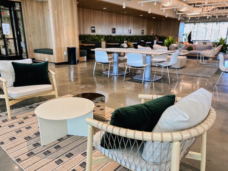 More Photos Of 240 S Main St, Bentonville Office For Lease