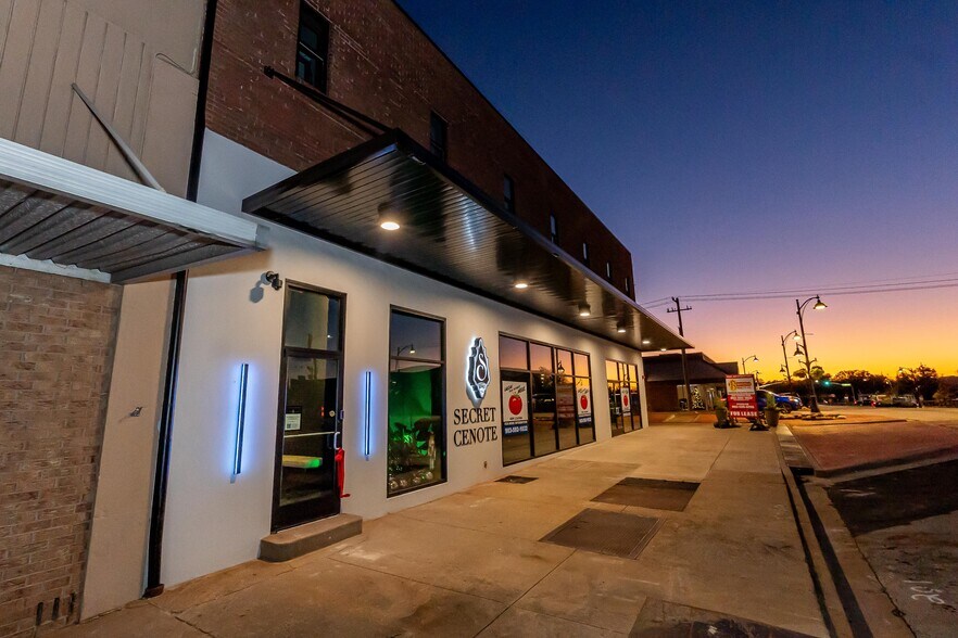 More Photos Of 201 E Commerce St, Jacksonville Storefront For Lease