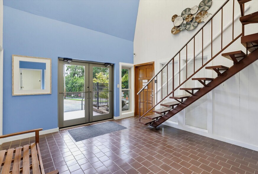 More Photos Of 1801 N Meridian Rd, Tallahassee Office For Lease
