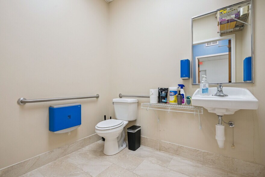 More Photos Of 925 S Semoran Blvd, Winter Park Office For Sale