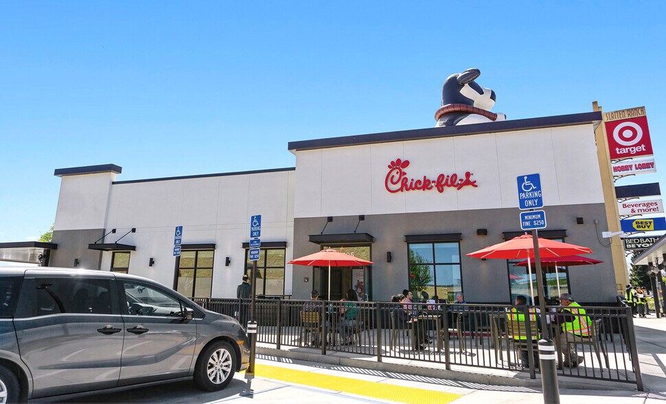 More Photos Of 5705 Lone Tree Way, Antioch Restaurant For Sale