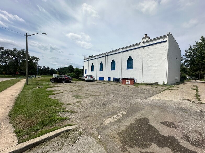 More Photos Of 2245 E Riverside Dr, Indianapolis Religious Facility For Sale