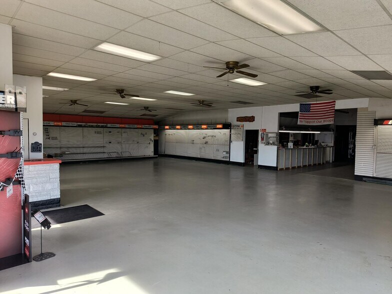 More Photos Of 1601 N Main St, Crown Point Warehouse For Lease