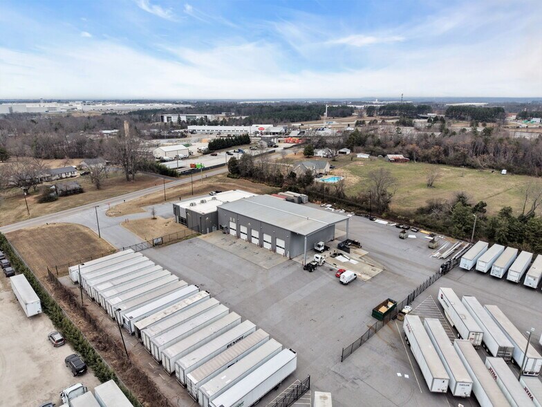 More Photos Of 438 Mayfield Rd, Duncan Flex For Sale