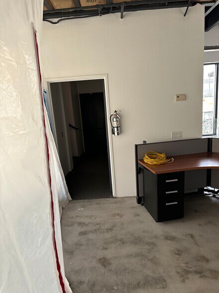 More Photos Of 77530 Enfield Ln, Palm Desert Showroom For Sale