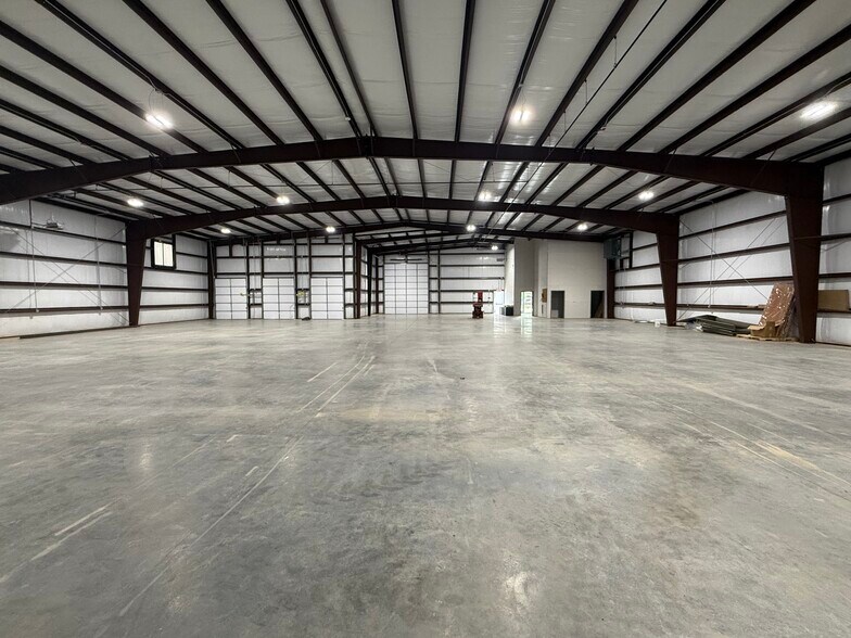 More Photos Of 595 Kawneer dr, Springdale Warehouse For Sale