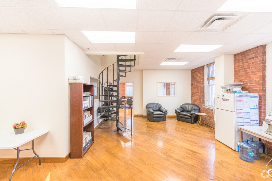 More Photos Of 10 Admiral St, Providence Office For Lease