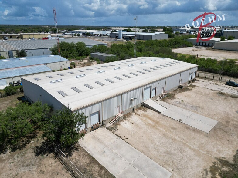 More Photos Of 995 Industrial Blvd, Del Rio Distribution For Lease