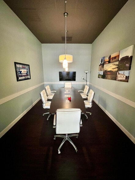 More Photos Of 955 E Main St, Lexington Freestanding For Lease