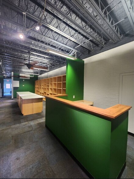 More Photos Of 408 S Spring St, Burlington Loft Creative Space For Lease