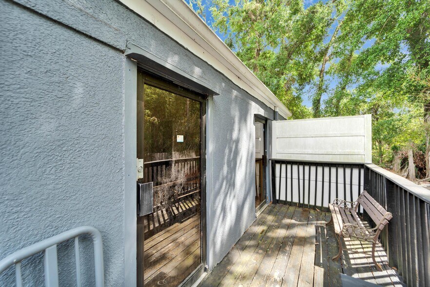 More Photos Of 126 Ridgewood Ave, Brandon Office Residential For Sale