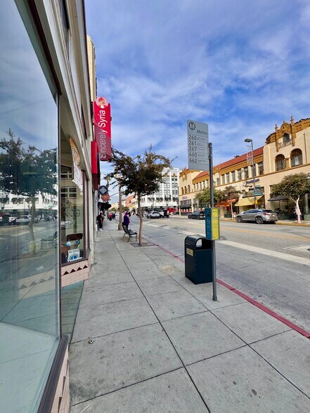 More Photos Of 25 S Fair Oaks Ave, Pasadena Storefront For Lease