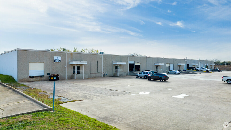 Primary Photo Of 4910-4920 Rondo Dr, Fort Worth Warehouse For Lease