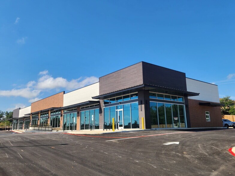 More Photos Of 25211 US Hwy 281 N, San Antonio Storefront Retail Office For Lease