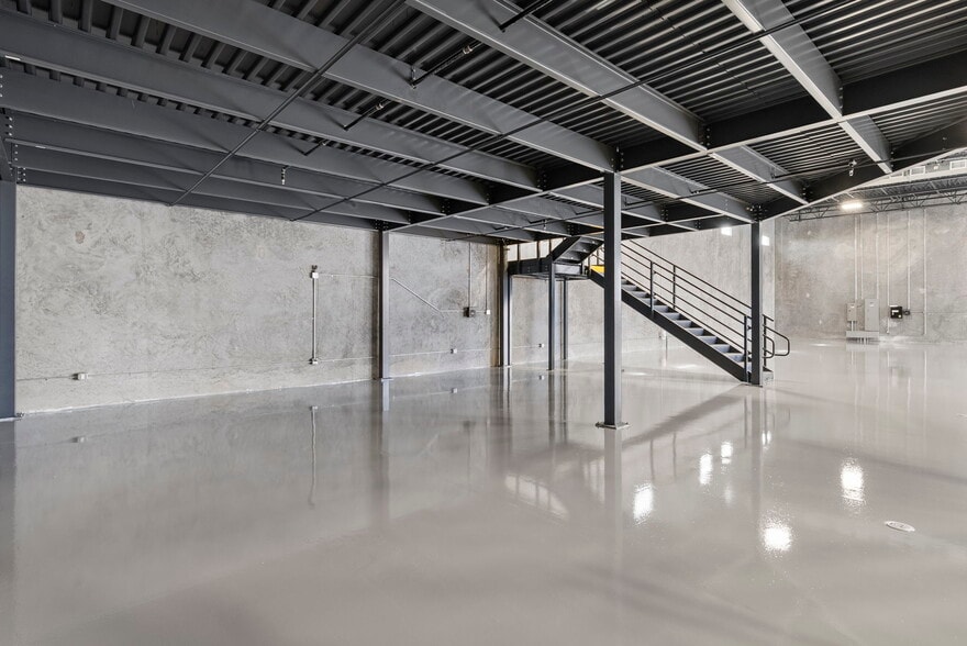 More Photos Of 1111 N 34th St, Tampa Self Storage For Sale