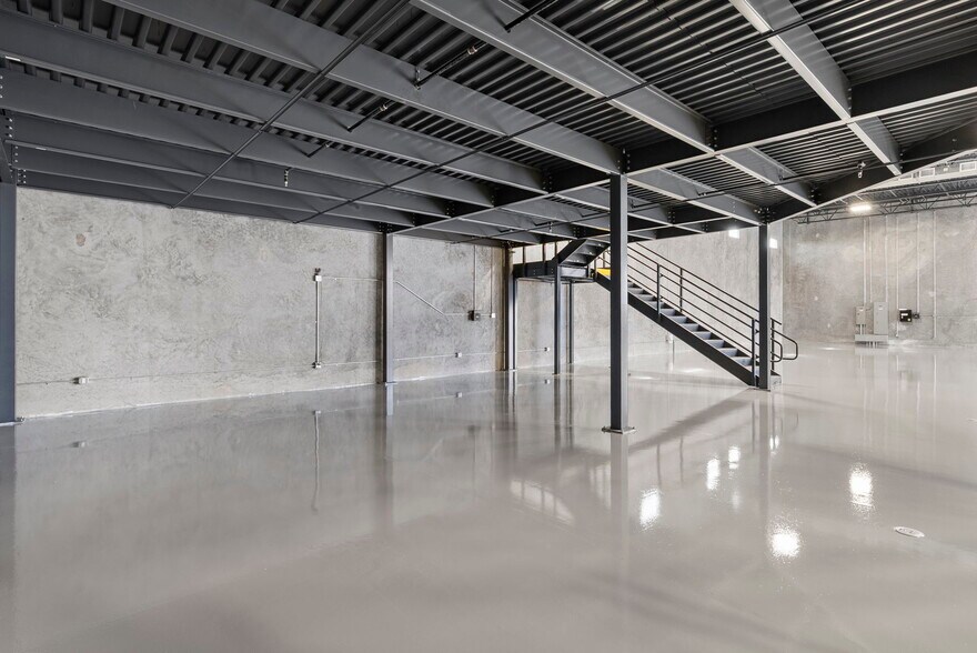 More Photos Of 1111 N 34th St, Tampa Self Storage For Sale