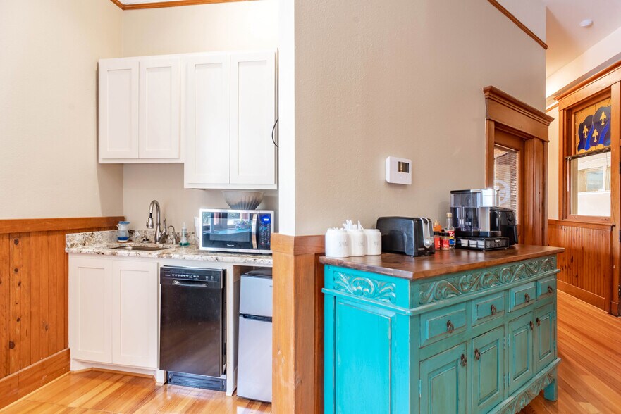 More Photos Of 131 E Exchange Ave, Fort Worth Office Residential For Lease