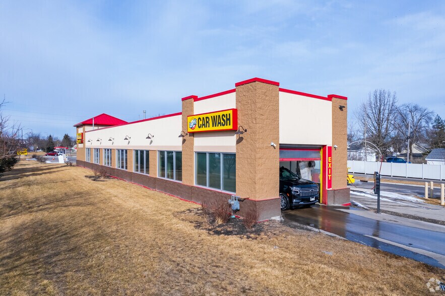 Primary Photo Of 123 W Johnson St, Fond Du Lac Carwash For Sale