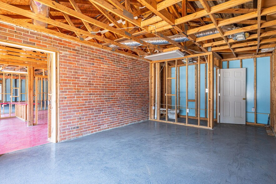 More Photos Of 2303 E Main St, Lincolnton Office For Sale
