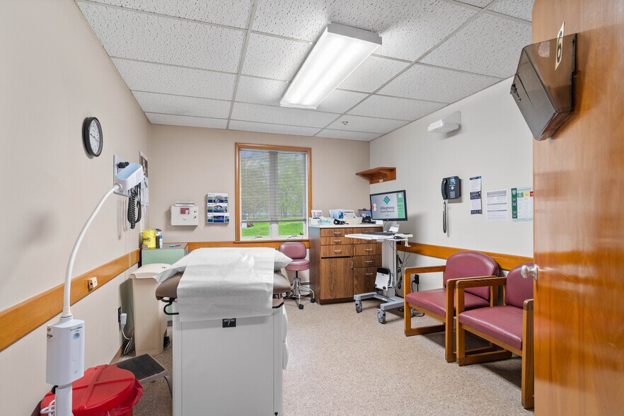 More Photos Of 400 W Butler St, Mercer Medical For Sale