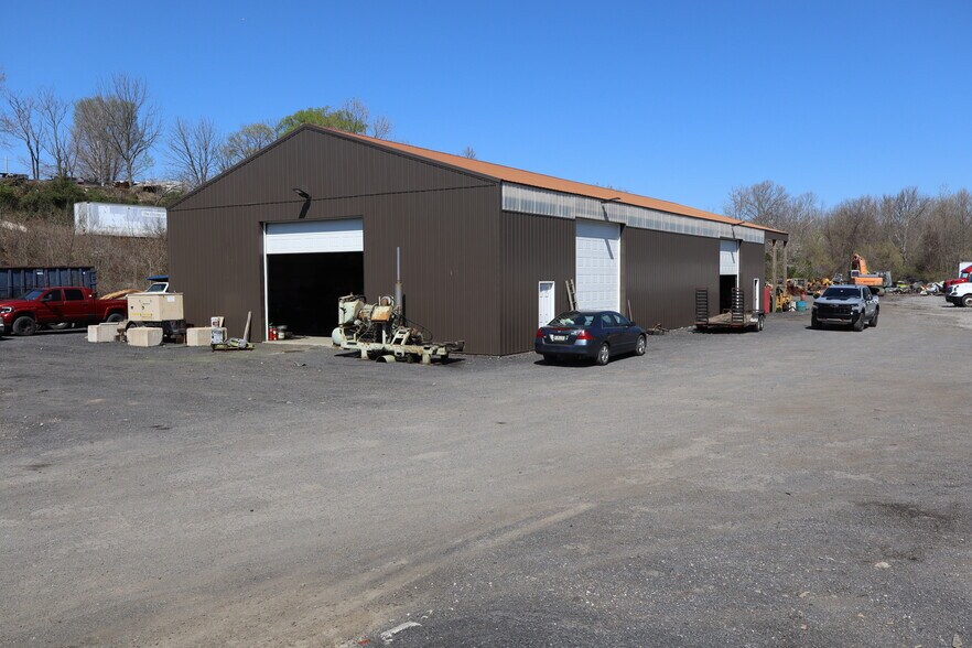 More Photos Of Catasauqua Ave., Whitehall Warehouse For Lease