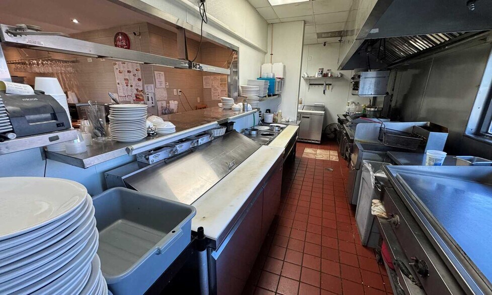 More Photos Of 14400 Walsingham Rd, Largo Restaurant For Sale