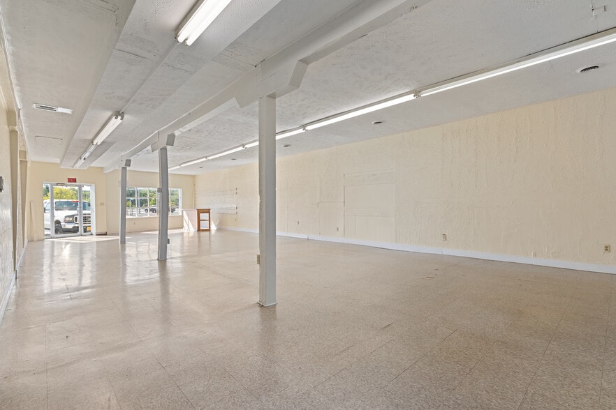 More Photos Of 111 Water St, Front Royal Loft Creative Space For Lease