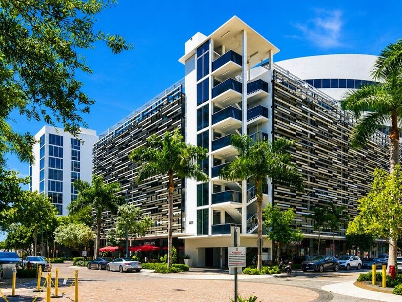 More Photos Of 2920-2950 NE 207th St, Aventura Unknown For Lease
