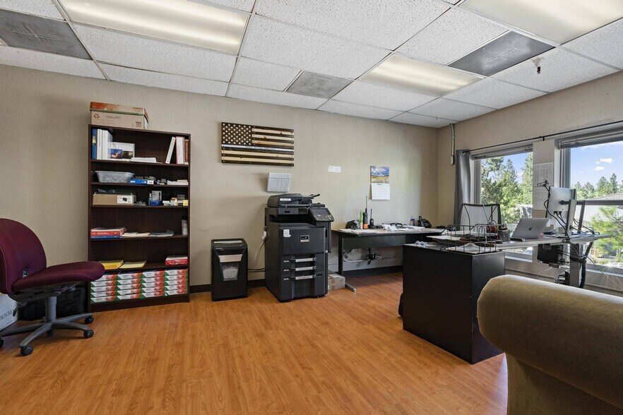 More Photos Of 110 Spring Hill Dr, Grass Valley Manufacturing For Sale