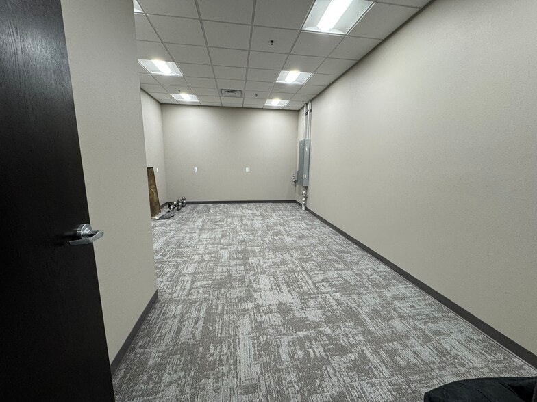 More Photos Of 645 Sandpiper Trl, Cottage Grove Warehouse For Sale