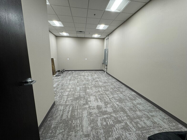More Photos Of 645 Sandpiper Trl, Cottage Grove Warehouse For Sale